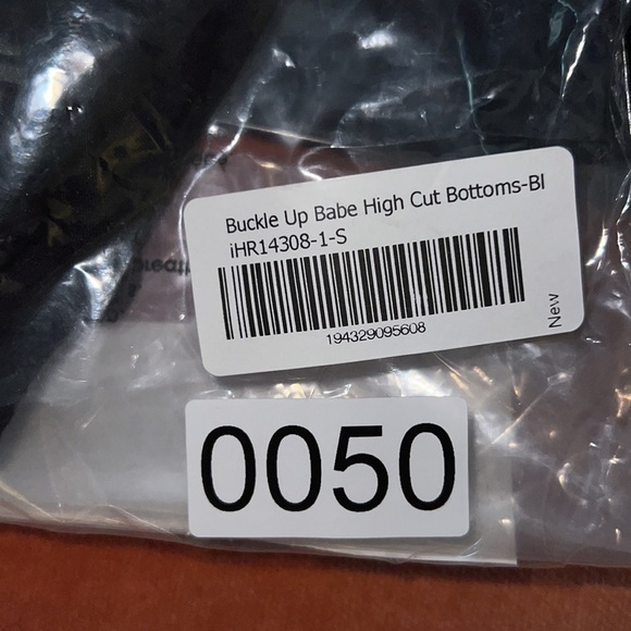 New, Sexy Clasp Bottoms - Picture 7 of 7